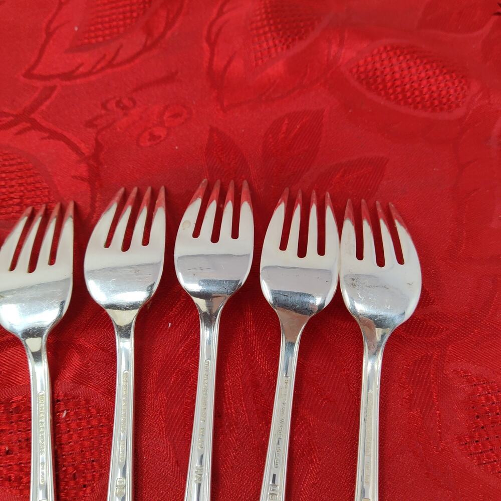 8X SF Salad Forks May Queen Holmes & Edwards Silverplate Flatware No Monogram - Picture 9 of 10